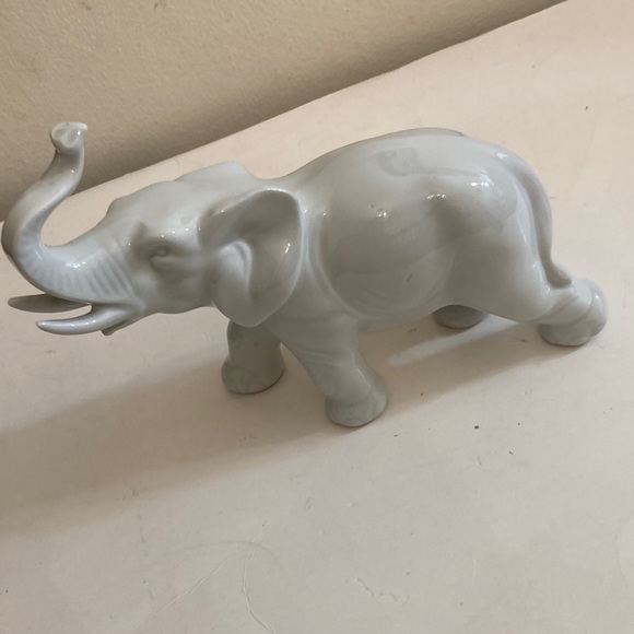 Vintage German Democratic Republic sticker white porcelain elephant - Picture 3 of 11